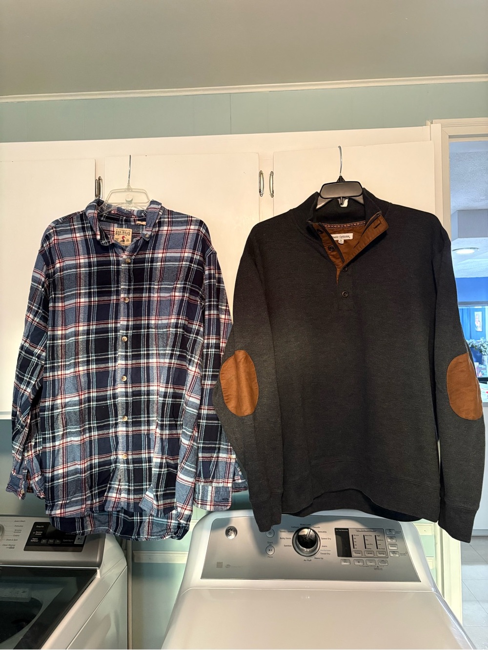 Men’s SZ XL Basic Options Dk Gray Sweater & Red Head Blue Plaid Flannel Lot of 2